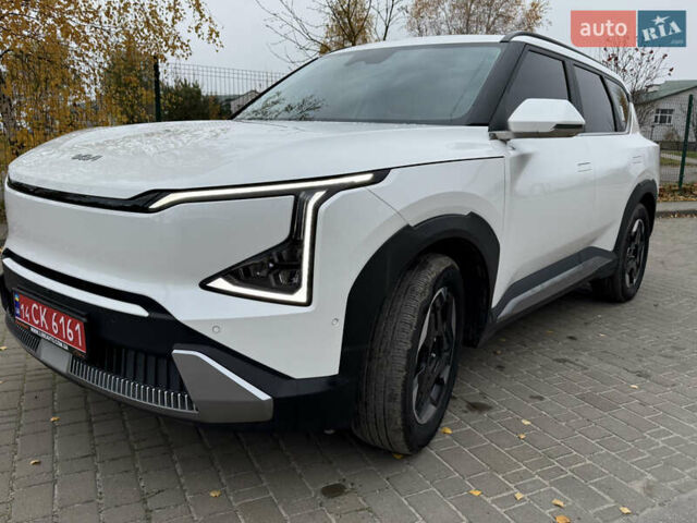 Белый Киа EV5, объемом двигателя 0 л и пробегом 28 тыс. км за 24999 $, фото 19 на Automoto.ua