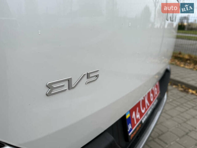 Белый Киа EV5, объемом двигателя 0 л и пробегом 28 тыс. км за 24999 $, фото 27 на Automoto.ua