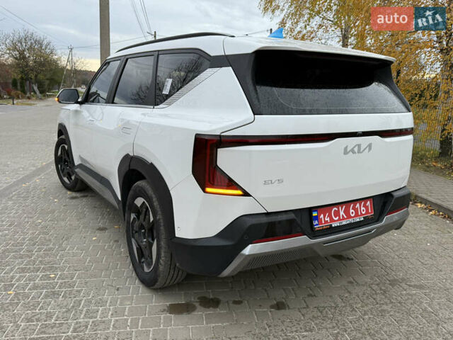 Белый Киа EV5, объемом двигателя 0 л и пробегом 28 тыс. км за 24999 $, фото 9 на Automoto.ua