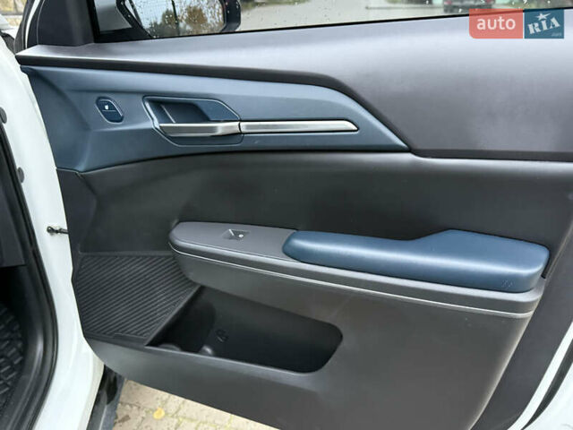 Белый Киа EV5, объемом двигателя 0 л и пробегом 28 тыс. км за 24999 $, фото 51 на Automoto.ua