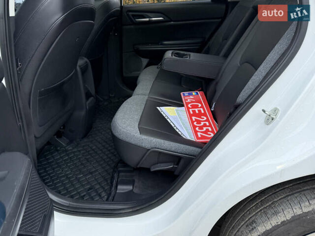 Белый Киа EV5, объемом двигателя 0 л и пробегом 28 тыс. км за 24999 $, фото 42 на Automoto.ua