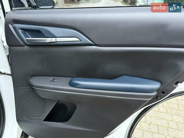 Белый Киа EV5, объемом двигателя 0 л и пробегом 28 тыс. км за 24999 $, фото 48 на Automoto.ua