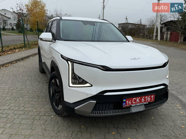 Белый Киа EV5, объемом двигателя 0 л и пробегом 28 тыс. км за 24999 $, фото 5 на Automoto.ua