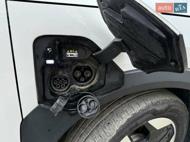 Белый Киа EV5, объемом двигателя 0 л и пробегом 28 тыс. км за 24999 $, фото 40 на Automoto.ua