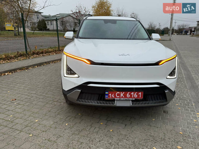 Белый Киа EV5, объемом двигателя 0 л и пробегом 28 тыс. км за 24999 $, фото 4 на Automoto.ua