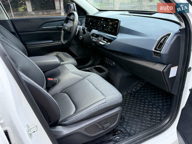 Белый Киа EV5, объемом двигателя 0 л и пробегом 28 тыс. км за 24999 $, фото 46 на Automoto.ua