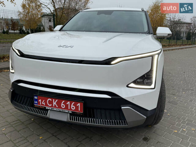 Белый Киа EV5, объемом двигателя 0 л и пробегом 28 тыс. км за 24999 $, фото 17 на Automoto.ua