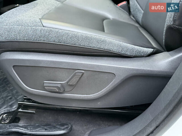 Белый Киа EV5, объемом двигателя 0 л и пробегом 28 тыс. км за 24999 $, фото 36 на Automoto.ua