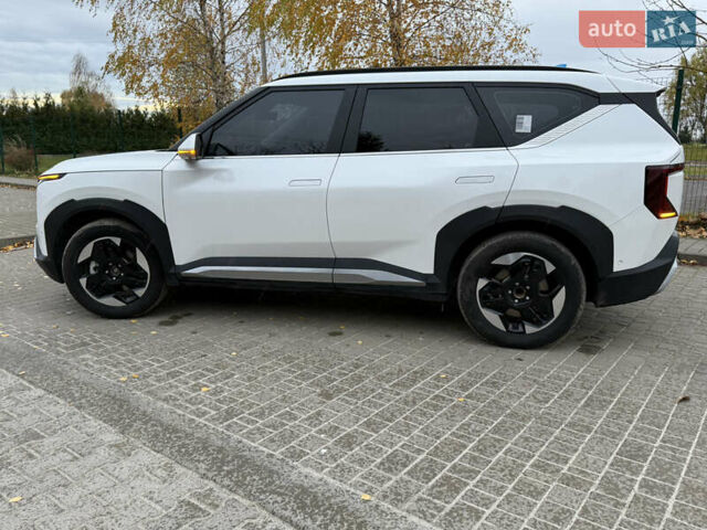 Белый Киа EV5, объемом двигателя 0 л и пробегом 28 тыс. км за 24999 $, фото 12 на Automoto.ua