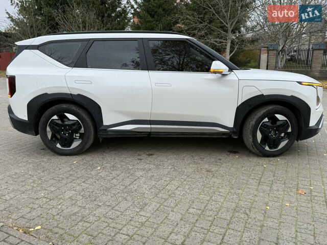 Белый Киа EV5, объемом двигателя 0 л и пробегом 28 тыс. км за 24999 $, фото 11 на Automoto.ua