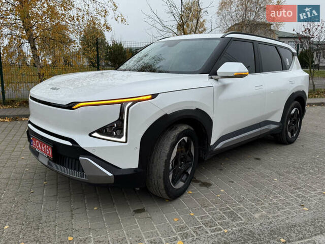 Белый Киа EV5, объемом двигателя 0 л и пробегом 28 тыс. км за 24999 $, фото 6 на Automoto.ua