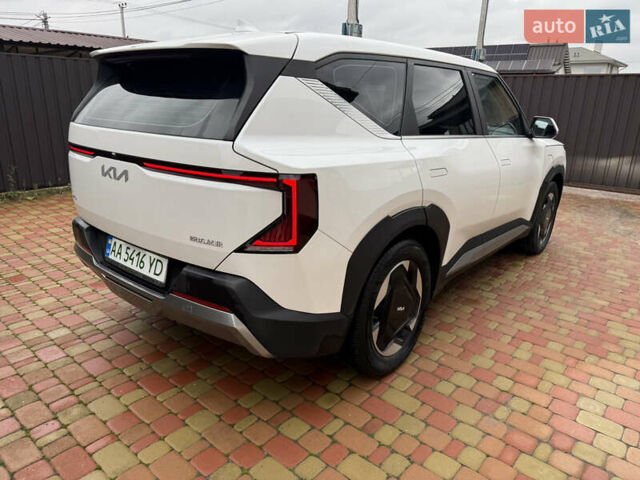 Белый Киа EV5, объемом двигателя 0 л и пробегом 19 тыс. км за 27000 $, фото 3 на Automoto.ua