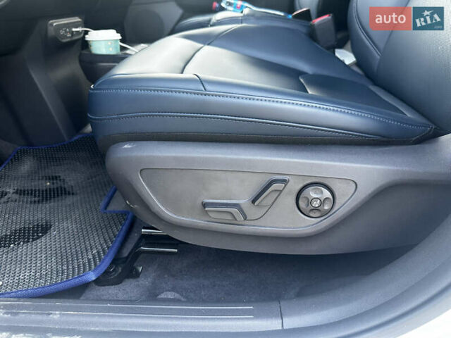 Белый Киа EV5, объемом двигателя 0 л и пробегом 5 тыс. км за 31900 $, фото 18 на Automoto.ua