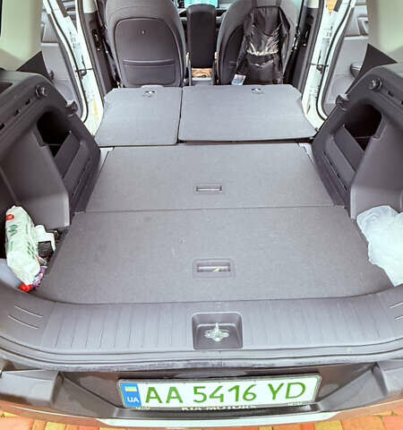 Белый Киа EV5, объемом двигателя 0 л и пробегом 19 тыс. км за 27000 $, фото 24 на Automoto.ua