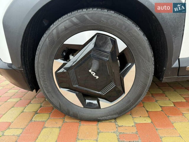 Белый Киа EV5, объемом двигателя 0 л и пробегом 19 тыс. км за 27000 $, фото 12 на Automoto.ua