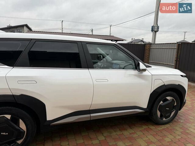 Белый Киа EV5, объемом двигателя 0 л и пробегом 19 тыс. км за 27000 $, фото 4 на Automoto.ua
