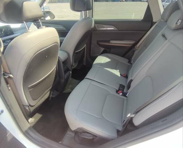 Кіа EV5 2024 у Дніпро (Дніпропетровську) на Automoto.ua Білий Кіа EV5, об'ємом двигуна 0 л та пробігом 4 тис. км за 32300 $, фото 21 на Automoto.ua