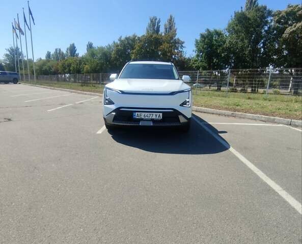 Кіа EV5 2024 у Дніпро (Дніпропетровську) на Automoto.ua Білий Кіа EV5, об'ємом двигуна 0 л та пробігом 4 тис. км за 32300 $, фото 14 на Automoto.ua