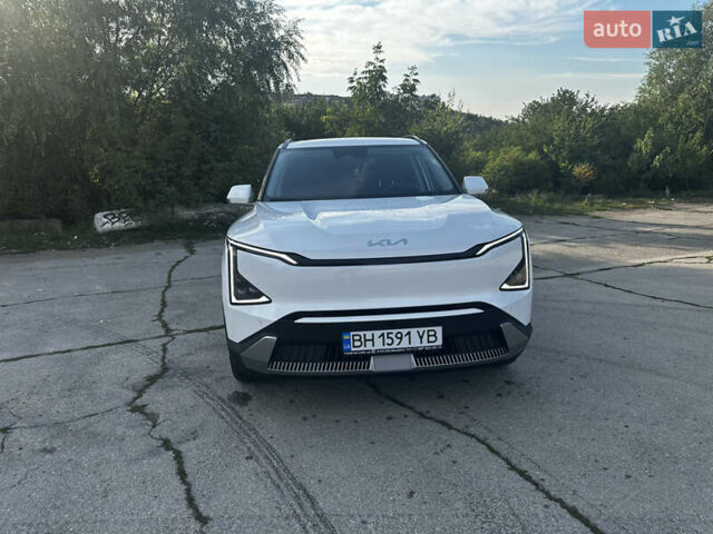 Белый Киа EV5, объемом двигателя 0 л и пробегом 5 тыс. км за 31900 $, фото 1 на Automoto.ua