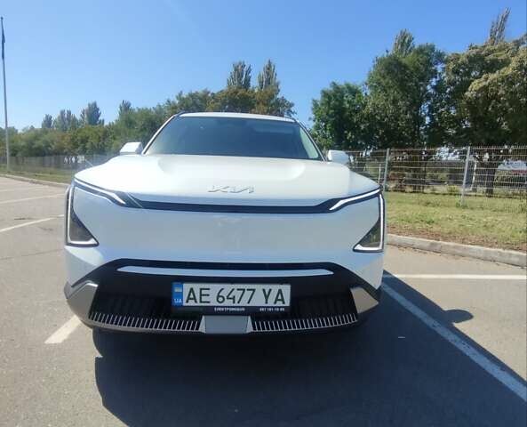 Кіа EV5 2024 у Дніпро (Дніпропетровську) на Automoto.ua Білий Кіа EV5, об'ємом двигуна 0 л та пробігом 4 тис. км за 32300 $, фото 4 на Automoto.ua