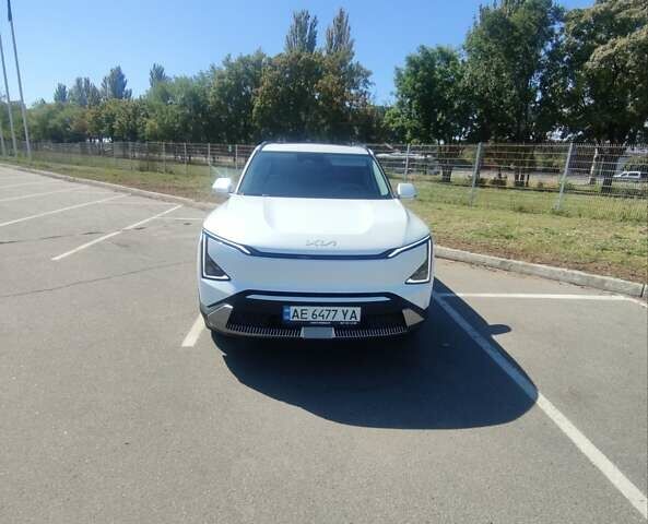 Кіа EV5 2024 у Дніпро (Дніпропетровську) на Automoto.ua Білий Кіа EV5, об'ємом двигуна 0 л та пробігом 4 тис. км за 32300 $, фото 7 на Automoto.ua