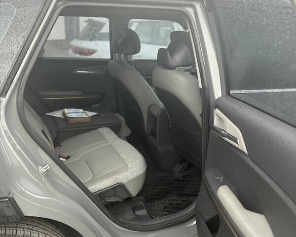 Черный Киа EV5, объемом двигателя 0 л и пробегом 20 тыс. км за 22500 $, фото 16 на Automoto.ua