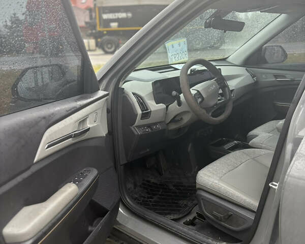 Черный Киа EV5, объемом двигателя 0 л и пробегом 20 тыс. км за 22500 $, фото 10 на Automoto.ua