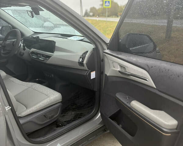 Черный Киа EV5, объемом двигателя 0 л и пробегом 20 тыс. км за 22500 $, фото 14 на Automoto.ua