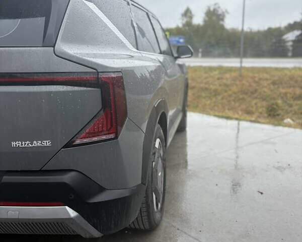 Черный Киа EV5, объемом двигателя 0 л и пробегом 20 тыс. км за 22500 $, фото 7 на Automoto.ua