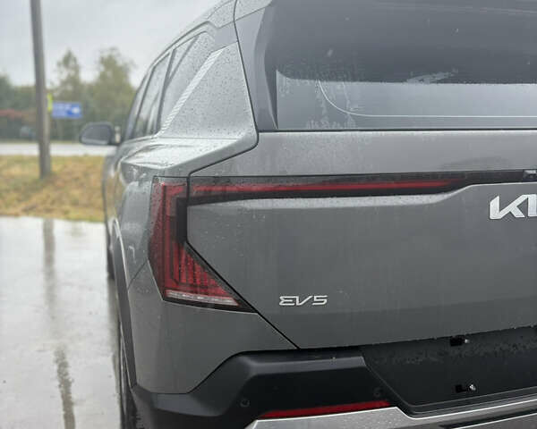 Черный Киа EV5, объемом двигателя 0 л и пробегом 20 тыс. км за 22500 $, фото 6 на Automoto.ua