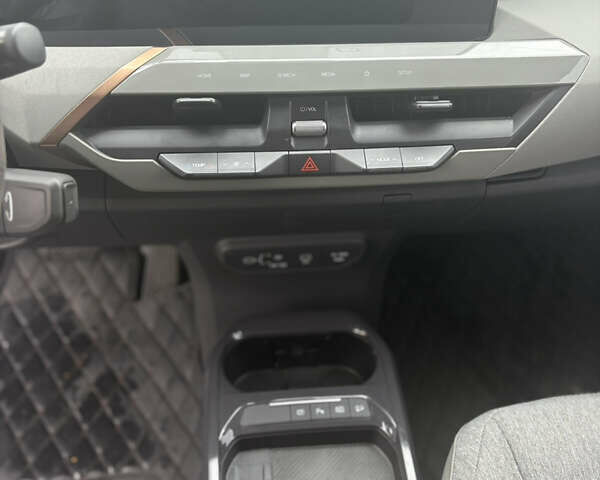 Черный Киа EV5, объемом двигателя 0 л и пробегом 20 тыс. км за 22500 $, фото 17 на Automoto.ua