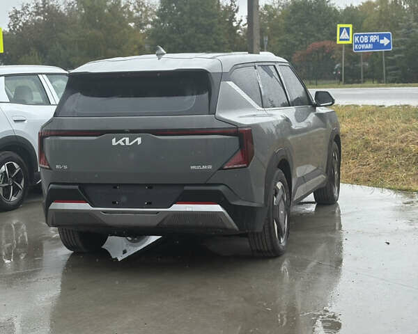 Черный Киа EV5, объемом двигателя 0 л и пробегом 20 тыс. км за 22500 $, фото 4 на Automoto.ua
