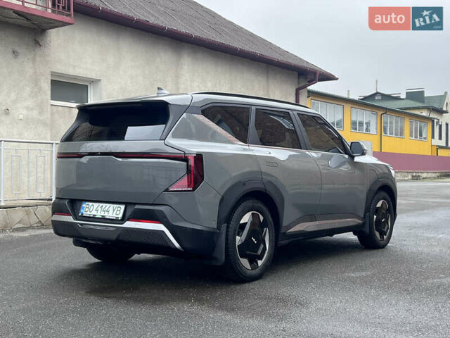Серый Киа EV5, объемом двигателя 0 л и пробегом 32 тыс. км за 27500 $, фото 3 на Automoto.ua