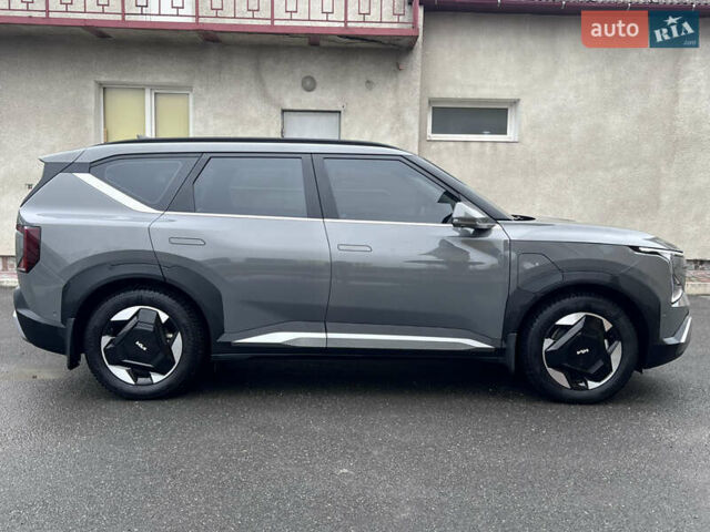 Серый Киа EV5, объемом двигателя 0 л и пробегом 32 тыс. км за 27500 $, фото 4 на Automoto.ua