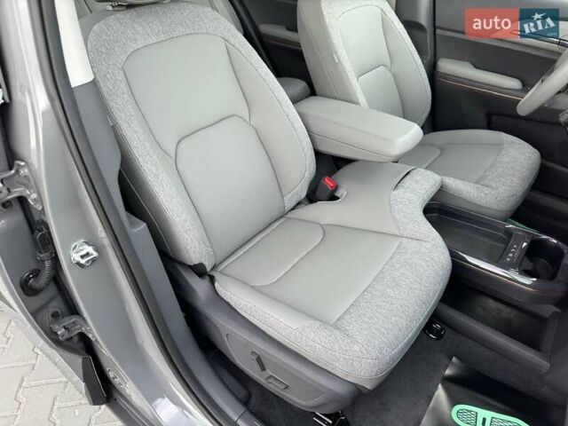 Киа EV5 2024 в Ивано-Франковске на Automoto.ua Серый Киа EV5, объемом двигателя 0 л и пробегом 10 тыс. км за 22900 $, фото 18 на Automoto.ua