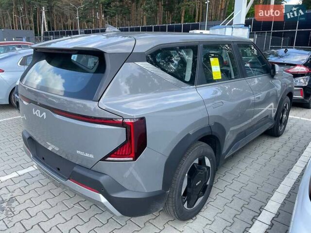 Серый Киа EV5, объемом двигателя 0 л и пробегом 1 тыс. км за 25000 $, фото 2 на Automoto.ua
