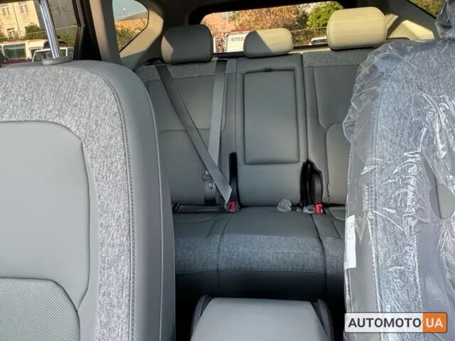 Серый Киа EV5, объемом двигателя 0 л и пробегом 0 тыс. км за 26700 $, фото 4 на Automoto.ua