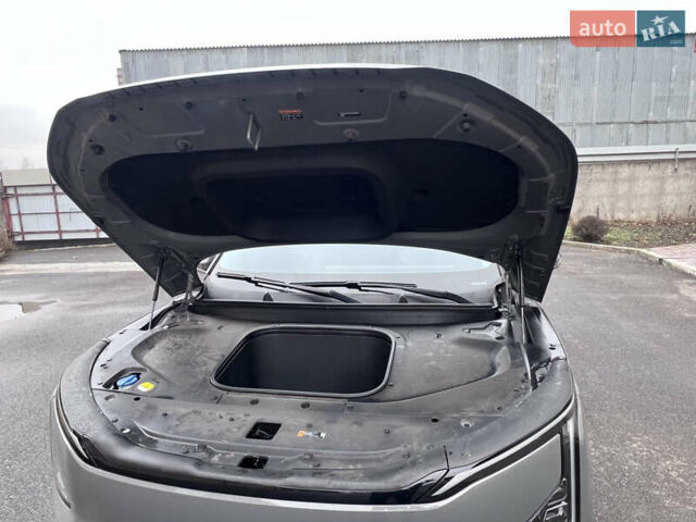Серый Киа EV5, объемом двигателя 0 л и пробегом 32 тыс. км за 27500 $, фото 21 на Automoto.ua