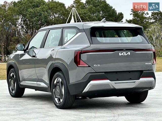 Киа EV5 2024 в Киеве на Automoto.ua Серый Киа EV5, объемом двигателя 0 л и пробегом 23 тыс. км за 22000 $, фото 3 на Automoto.ua