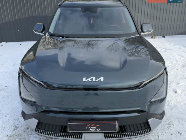 Сірий Кіа EV5, об'ємом двигуна 0 л та пробігом 30 тис. км за 23500 $, фото 3 на Automoto.ua