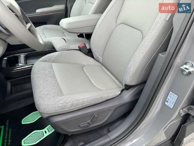 Киа EV5 2024 в Ивано-Франковске на Automoto.ua Серый Киа EV5, объемом двигателя 0 л и пробегом 10 тыс. км за 22900 $, фото 27 на Automoto.ua
