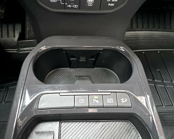 Серый Киа EV5, объемом двигателя 0 л и пробегом 32 тыс. км за 27500 $, фото 6 на Automoto.ua