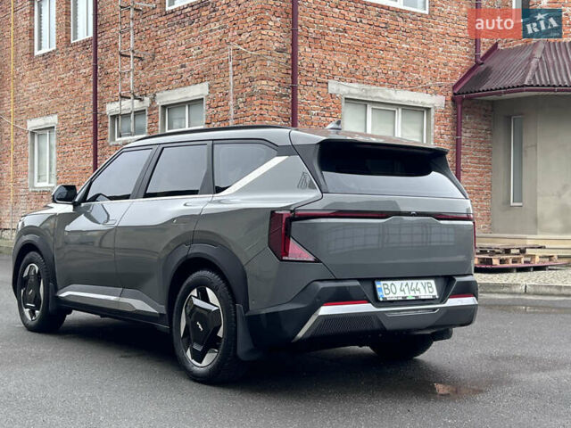 Серый Киа EV5, объемом двигателя 0 л и пробегом 32 тыс. км за 27500 $, фото 2 на Automoto.ua