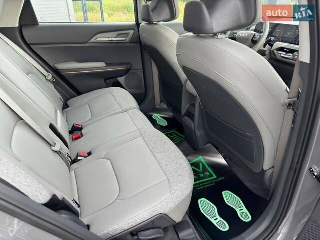 Киа EV5 2024 в Ивано-Франковске на Automoto.ua Серый Киа EV5, объемом двигателя 0 л и пробегом 10 тыс. км за 22900 $, фото 2 на Automoto.ua