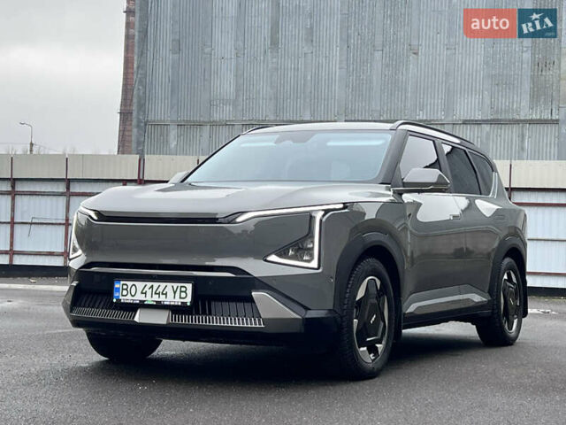 Серый Киа EV5, объемом двигателя 0 л и пробегом 32 тыс. км за 27500 $, фото 1 на Automoto.ua