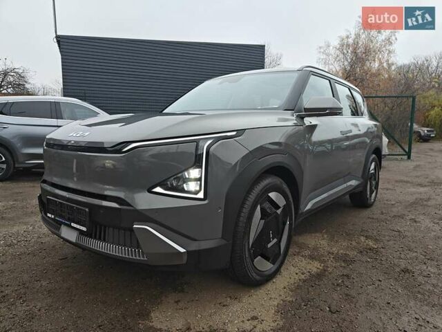 Серый Киа EV5, объемом двигателя 0 л и пробегом 1 тыс. км за 34500 $, фото 2 на Automoto.ua