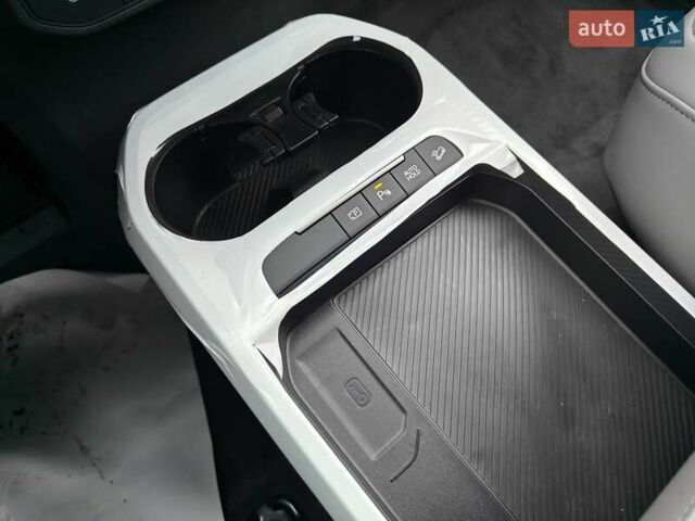 Серый Киа EV5, объемом двигателя 0 л и пробегом 1 тыс. км за 34500 $, фото 31 на Automoto.ua