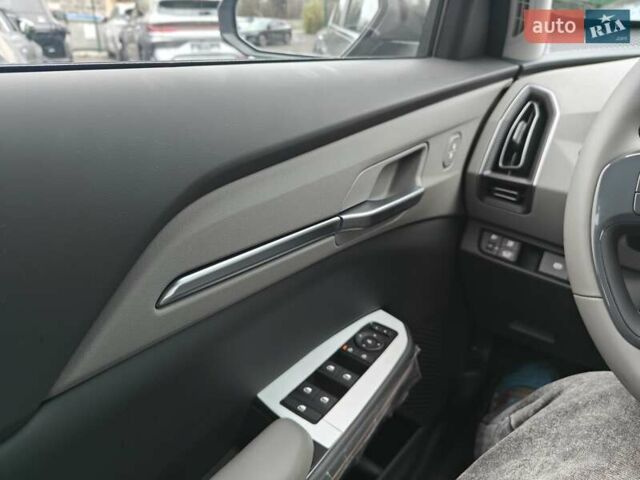 Серый Киа EV5, объемом двигателя 0 л и пробегом 1 тыс. км за 34500 $, фото 30 на Automoto.ua