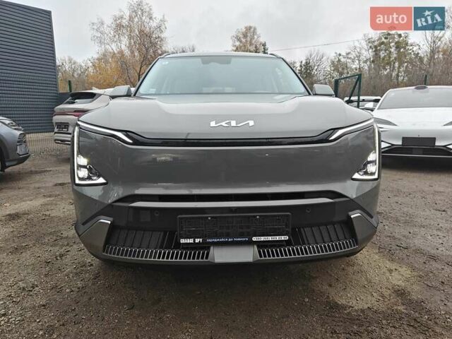 Серый Киа EV5, объемом двигателя 0 л и пробегом 1 тыс. км за 34500 $, фото 1 на Automoto.ua