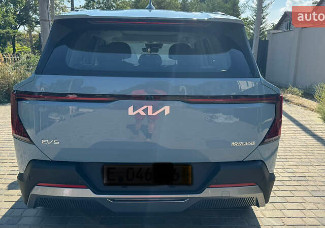 Синий Киа EV5, объемом двигателя 0 л и пробегом 19 тыс. км за 27500 $, фото 4 на Automoto.ua